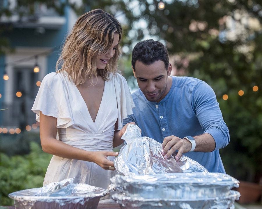 The Baker and The Beauty (2020) : Photo Nathalie Kelley, Victor Rasuk