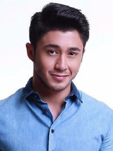 Affiche Arron Villaflor