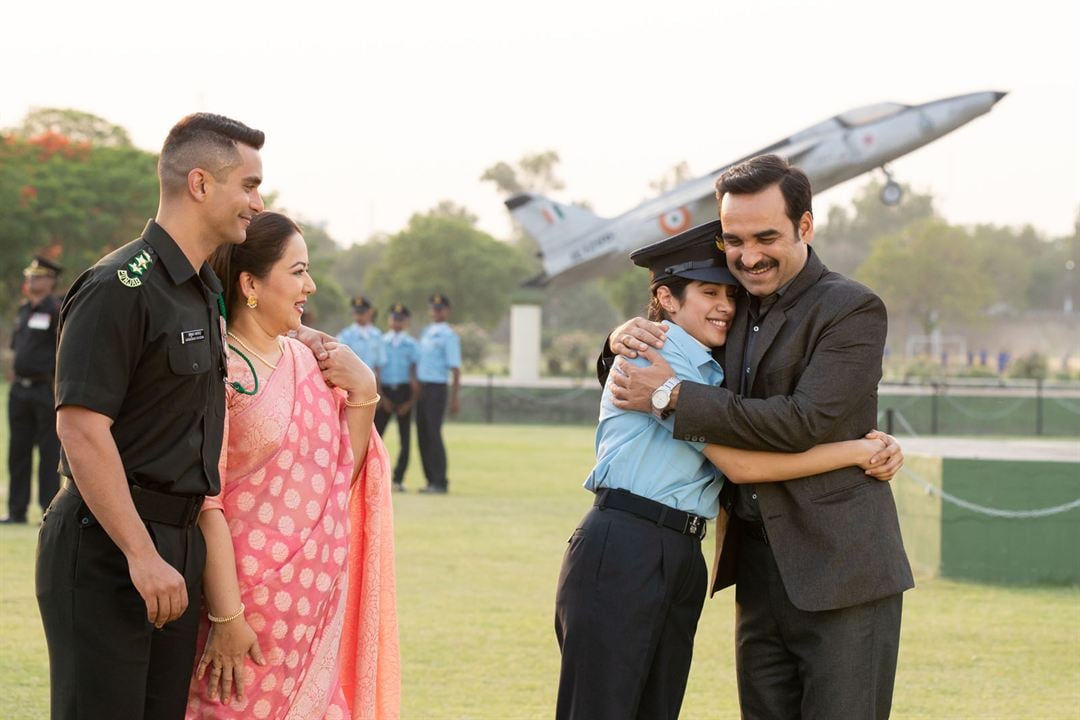 Gunjan Saxena : Une pilote en guerre : Photo Jahnvi Kapoor, Pankaj Tripathi