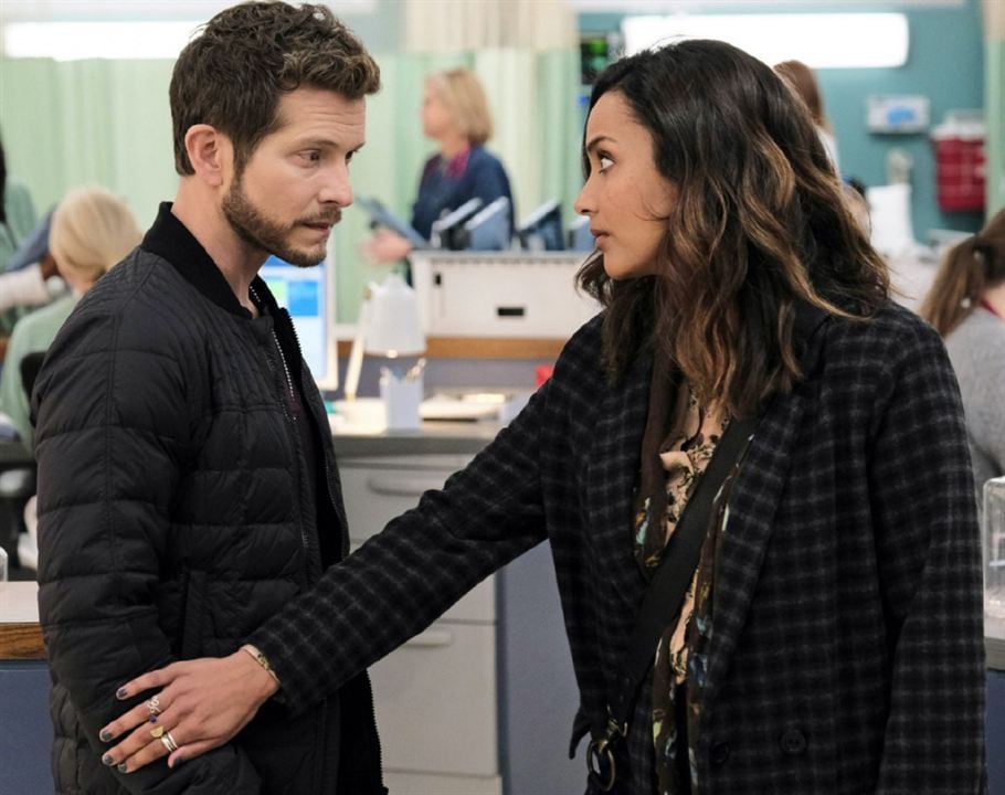 The Resident : Photo Jessica Lucas, Matt Czuchry