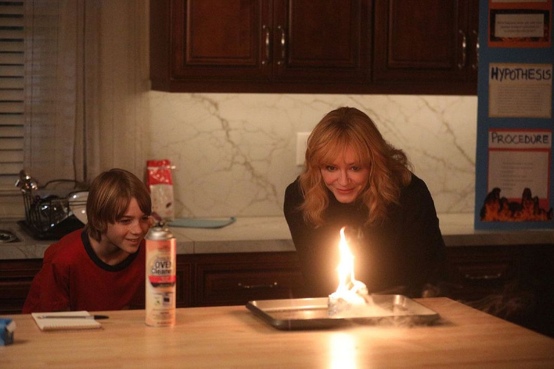 Good Girls : Photo Christina Hendricks, Mason Shea Joyce