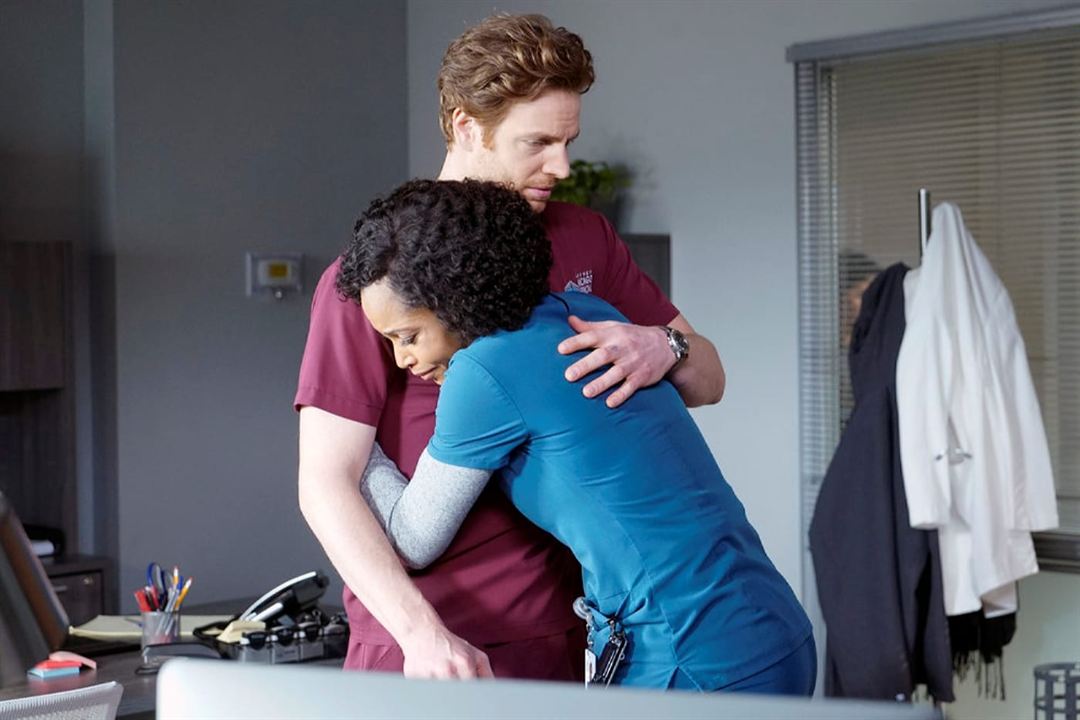 Chicago Med : Photo Nick Gehlfuss, Yaya DaCosta