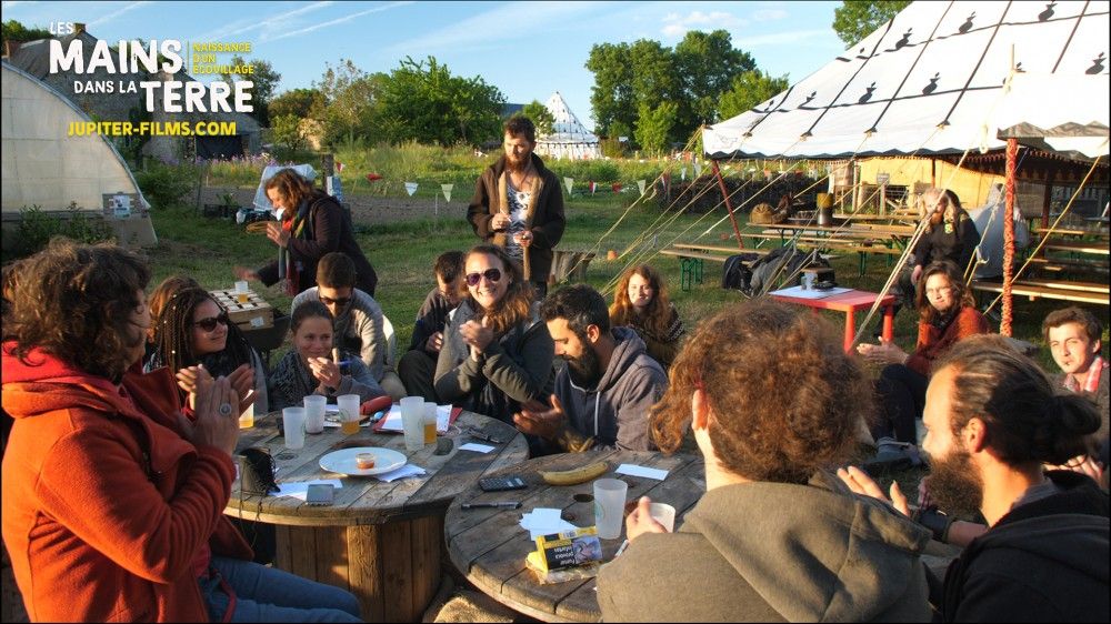 Les Mains dans la Terre, Naissance d'un écovillage : Photo