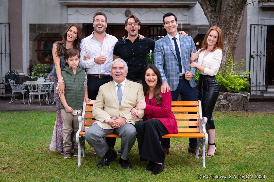 Photo Julia Urbini, Claudia Álvarez, David Zepeda, Altair Jarabo, Valentina Buzzurro, Juan Diego Covarrubias, Daniela Romo