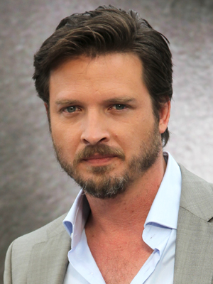Affiche Aden Young