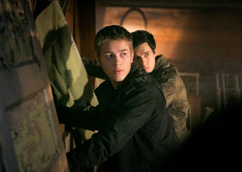 Falling Skies : Photo Connor Jessup, Drew Roy