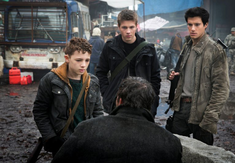 Falling Skies : Photo Drew Roy, Connor Jessup