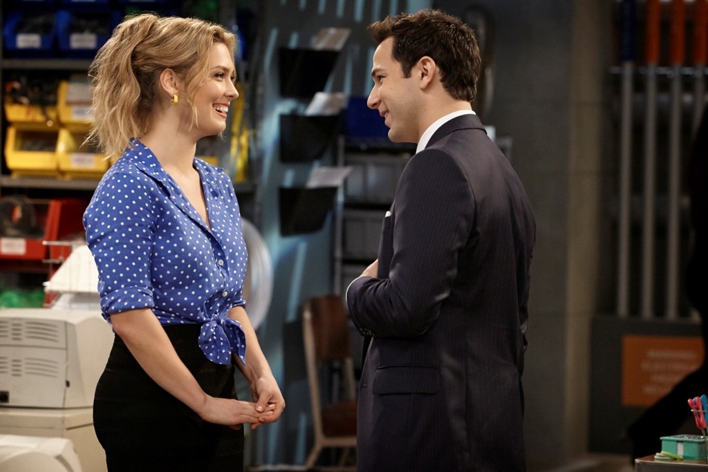 Ground Floor : Photo Briga Heelan, Skylar Astin