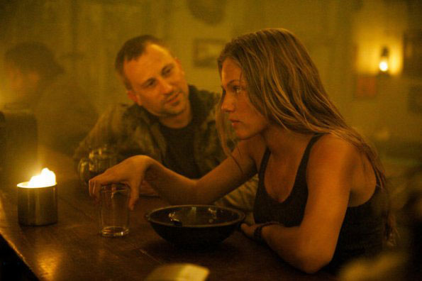 Revolution (2012) : Photo Tracy Spiridakos, Jeff Swearingen