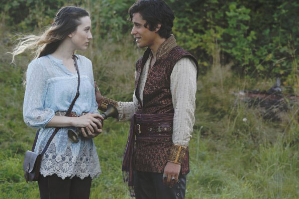 Once Upon A Time In Wonderland : Photo Sophie Lowe, Peter Gadiot