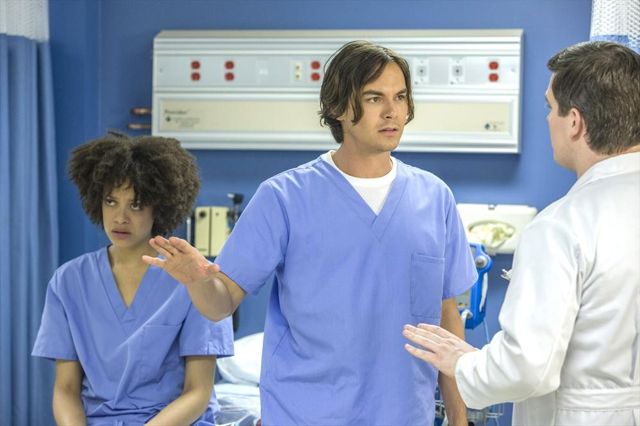 Ravenswood : Photo Tyler Blackburn, Britne Oldford