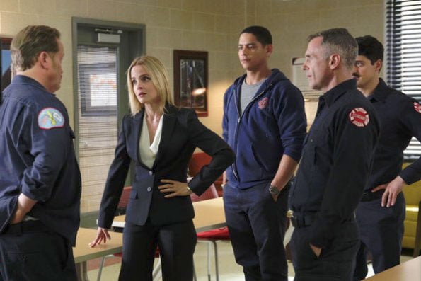 Chicago Fire : Photo David Eigenberg, Mena Suvari, Charlie Barnett