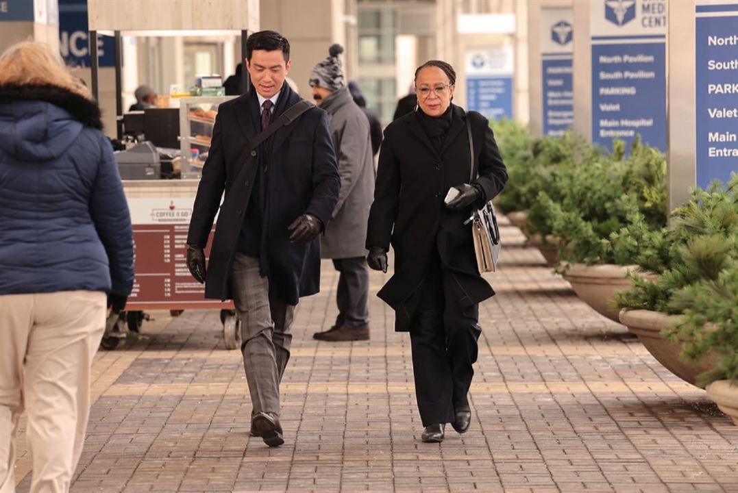 Chicago Med : Photo S. Epatha Merkerson, Johnny Wu