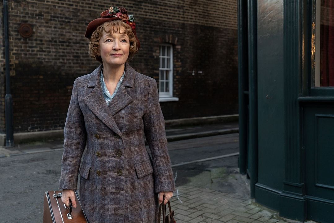 Une robe pour Mrs. Harris : Photo Lesley Manville