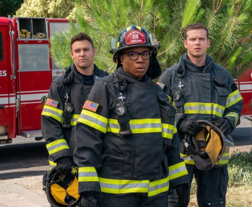 9-1-1 : Photo Oliver Stark, Aisha Hinds, Ryan Guzman