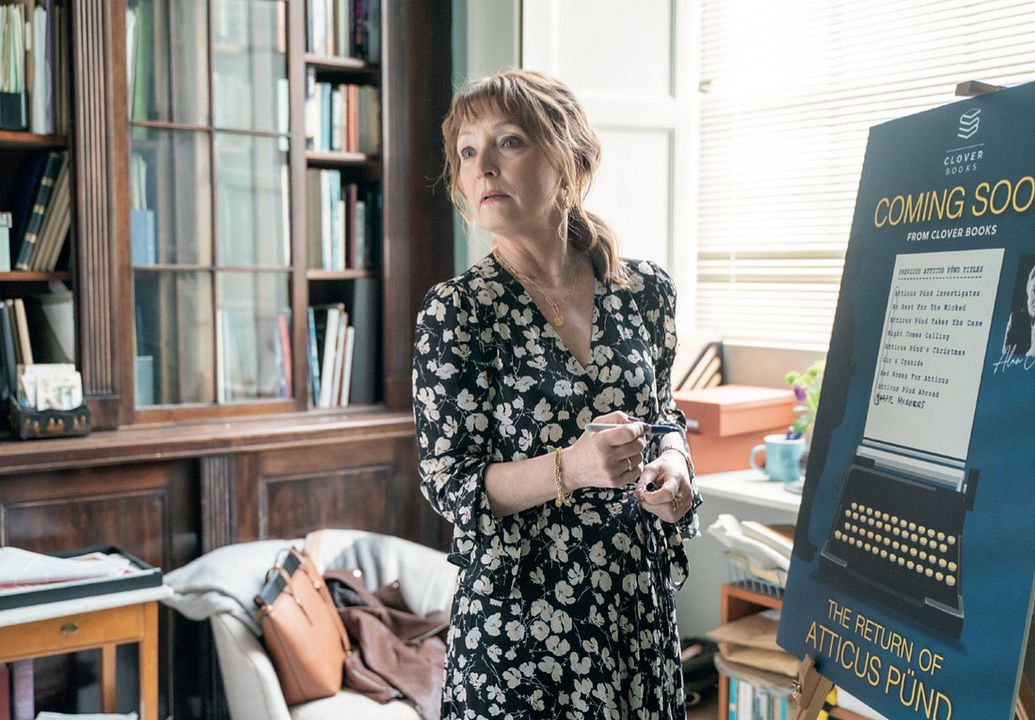 Photo Lesley Manville