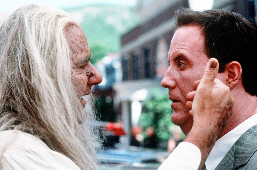 La Peau sur les os : Photo Michael Constantine, Robert John Burke