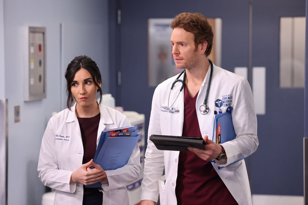 Chicago Med : Photo Nick Gehlfuss, Lilah Richcreek Estrada