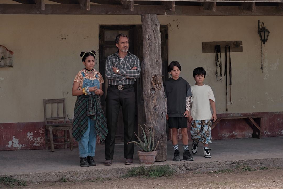 Chupa : Photo Nickolas Verdugo, Demian Bichir, Evan Whitten, Ashley Ciarra