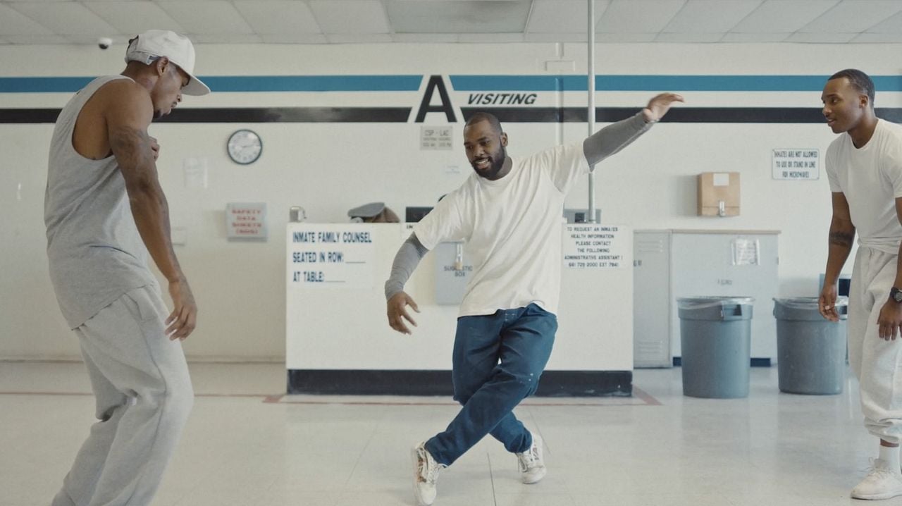 Dancing in A-Yard : Photo