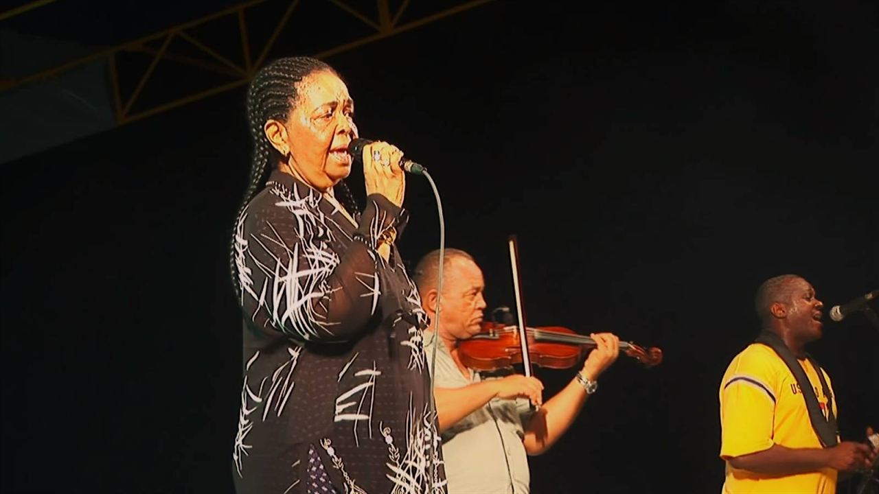 Cesária Évora, la diva aux pieds nus : Photo