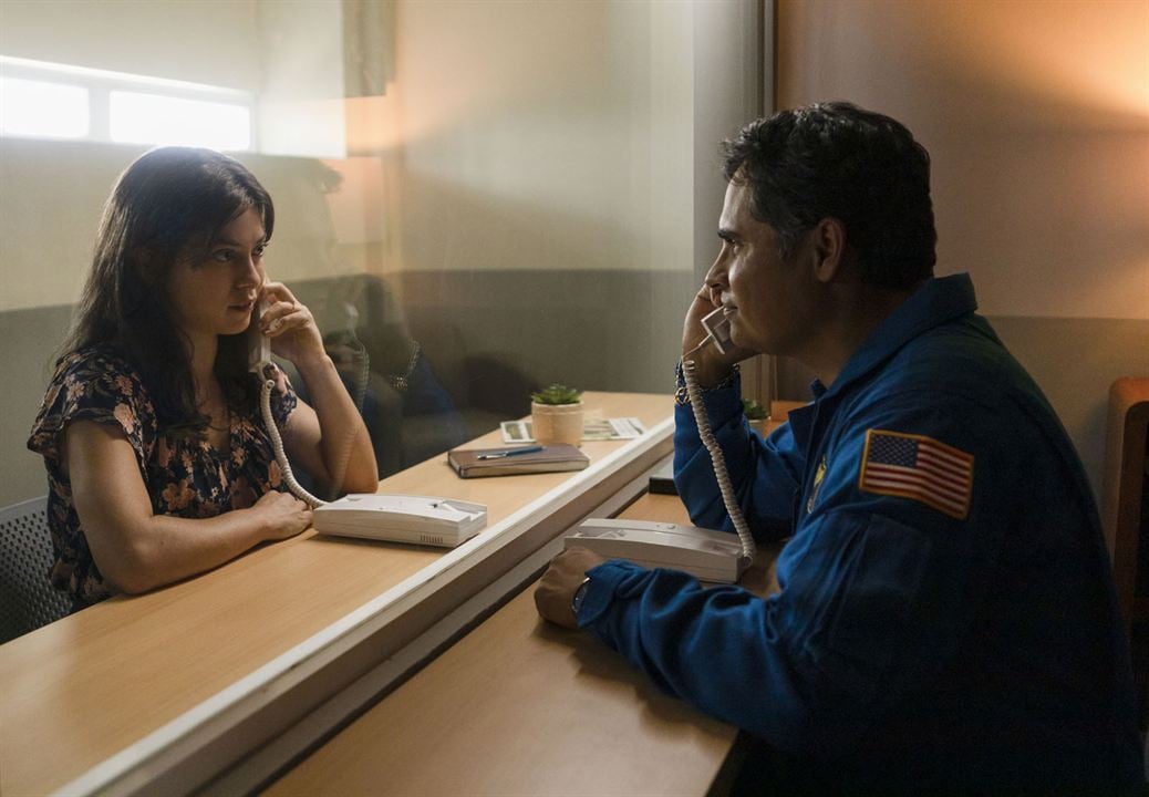 Plus tard, j'atteindrai les étoiles : Photo Michael Peña, Rosa Salazar