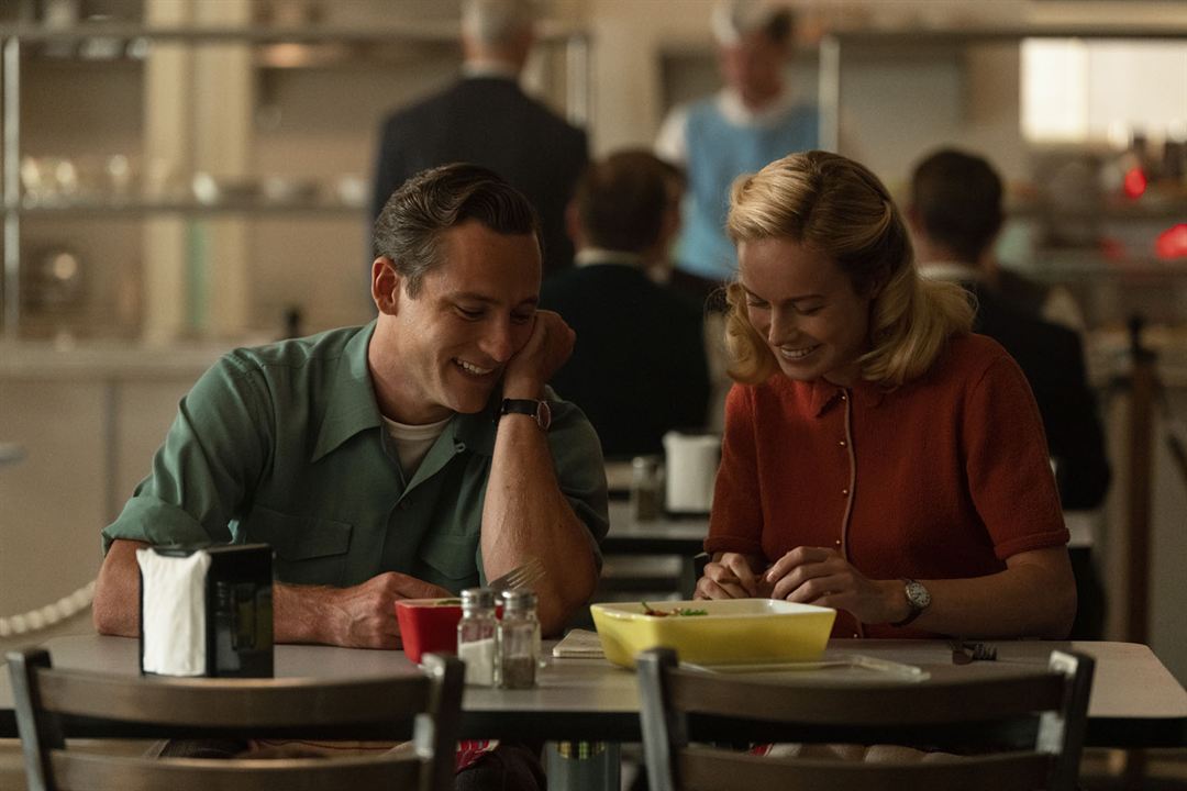 Lessons In Chemistry : Photo Lewis Pullman, Brie Larson