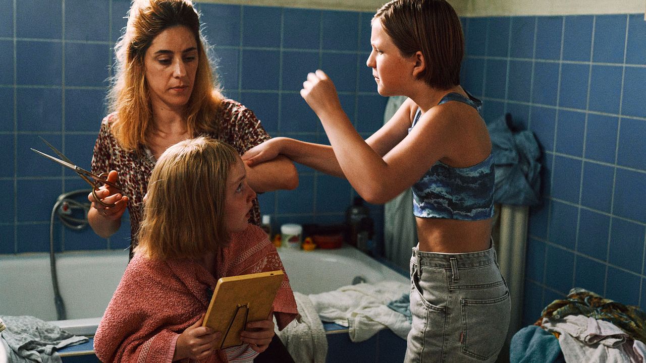 Débâcle : Photo Amber Metdepenningen, Naomi Velissariou, Rosa Marchant