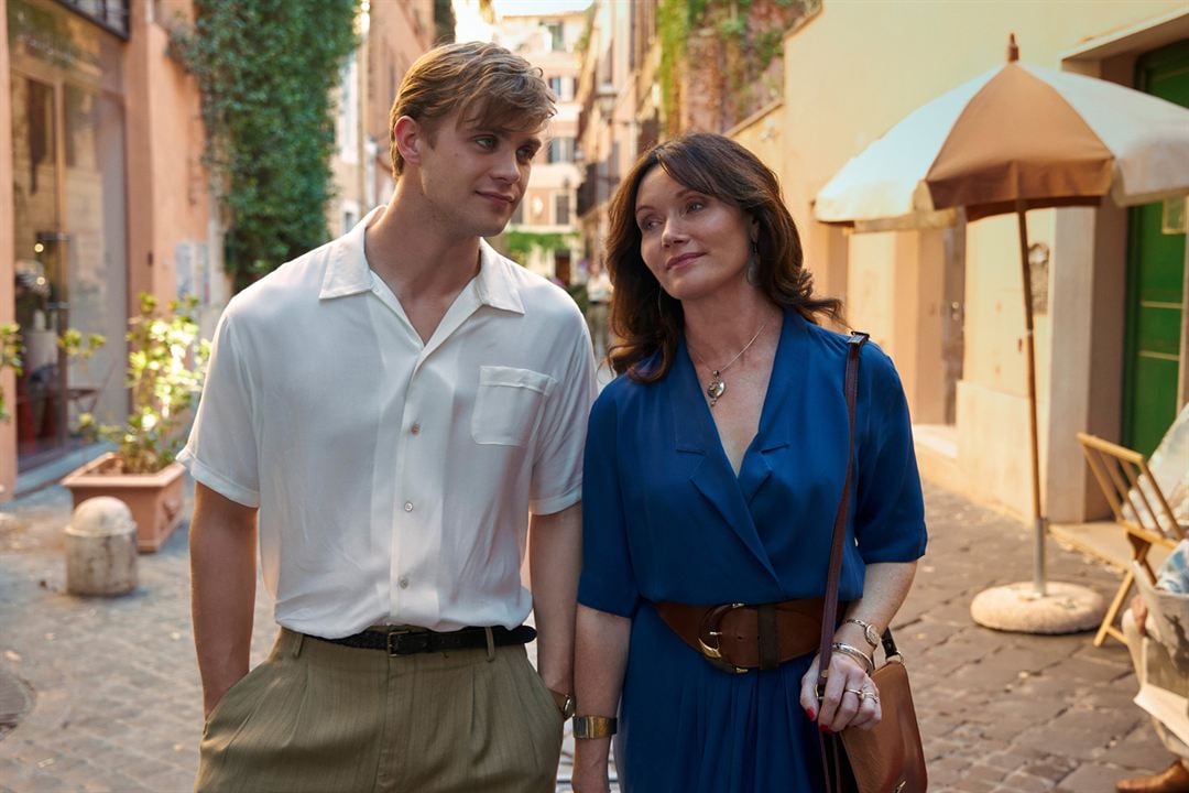 Photo Essie Davis, Leo Woodall