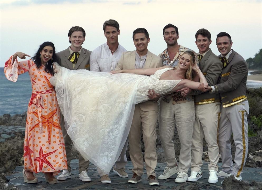 Beautiful Wedding : Photo Dylan Sprouse, Virginia Gardner