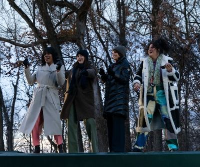 The Girls on the Bus : Photo