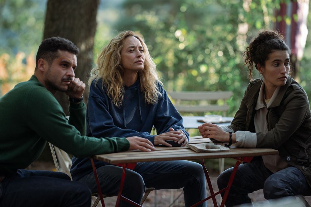 Les bois assassins : Photo Edwina Zajdermann, Soufiane Guerrab, Hélène de Fougerolles