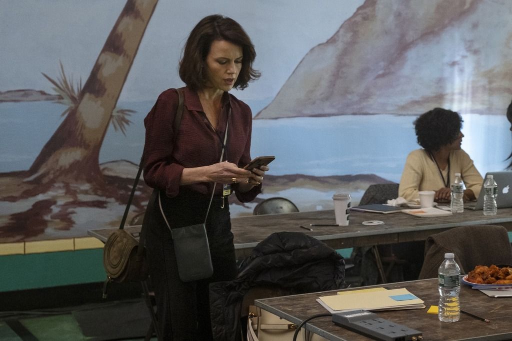 The Girls on the Bus : Photo Carla Gugino