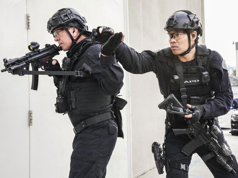 couverture du serie               S.W.A.T. (2017) Saison 02 Episode 17     regarder en ligne