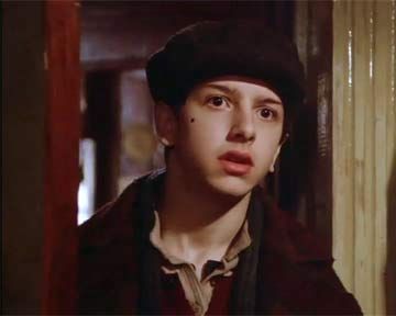 "Mon bien-aimé" - Enfants, Deborah (Jennifer Connelly) et Noodles (Scott Tiler) échangent leur premier baiser. 