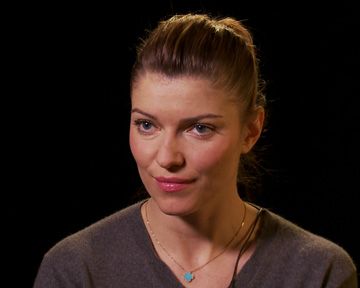 "The Americans" renouvelée ;  Un possible spin; off pour "Once Upon a Time" ;  Des retours dans "How I Met Your Mother" ;  Pleins feux sur la détonante "Banshee" ;  Et les premières images des zombies d'"In the Flesh"