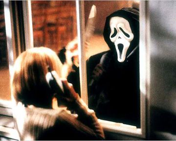 "Futurama", c'est fini  ;  Le plein de renouvellements  ;  Le spin; off de "Vampire Diaries" commandé  ;  Un ancien de "The Wire" rejoint "The Walking Dead"  ;  Des adaptations en séries pour "Scream" et "L.A. Confidential"  ;  On répond à vos questions : "Dexter", "Kenny Powers"  ;  La bande; annonce de la nouvelle dramédie de HBO, "Family Tree"  ;  Confrontations d'expériences avec HBO en compagnie de Steven Soderbergh et Noah Baumach   ;  "Arrested Development" revient, un extrait du court; métrage de Michael Cera.