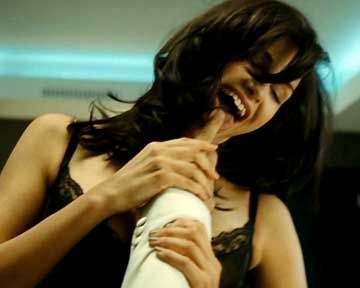 "C'est fou que vous connaissiez ce restaurant !" : Alex (Romain Duris) tente de séduire Juliette (Vanessa Paradis) à Monaco...