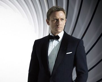 Des doublures très visibles, un cadreur dans le champ : Michel & Michel s'attaquent à Craig, Daniel Craig...