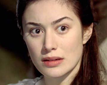 Yann de Kermeur se retrouve accusé à tort du meurtre du père de la femme qu'il aime. Seul, face à la haine de ses accusateurs, L'Épervier devra déployer ses ailes pour prouver à la fois son innocence et reconquérir sa bien-aimée.