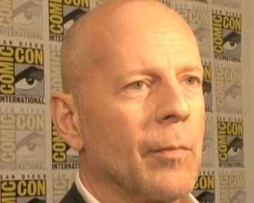 "Red" vu par Karl Urban, Helen Mirren et Bruce Willis côté acteurs, ainsi que par Warren Ellis, auteur du comic book original et Robert Schwentke, le réalisateur du film.