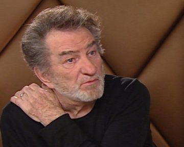 Eddy Mitchell se prête au jeu du blind-test à l'occasion de la sortie de "L'Oncle Charles", la nouvelle comédie d'Etienne Chatiliez.
