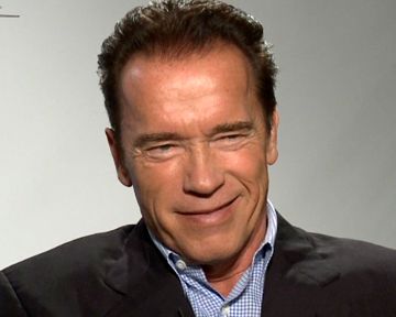 Arnold Schwarzenegger, Johnny Knoxville, Jamie Alexander, Luis Guzman et Rodrigo Santoro nous présentent "Le Dernier rempart"...