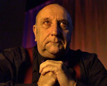 Seul contre tous, le Coach doit répondre de ses actes... Les vieux dossiers refont surface, sa fin a; t; elle sonné ?