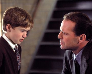 Tu vois Vador, le mec en noir avec le casque ? Ouais ! Ben c'est le père de Luke... Nooon !! Top 5 des films à spoilers.