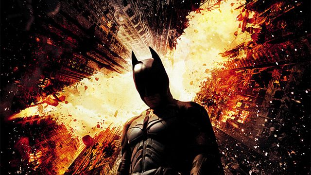 "Batman vs. Superman" : la ferme des Kent en construction; "Thor" et "Hunger Games" - le point sur le box-office; des news de "Godzilla"; Comment Christopher Nolan a gardé la mort de Batman secrète...