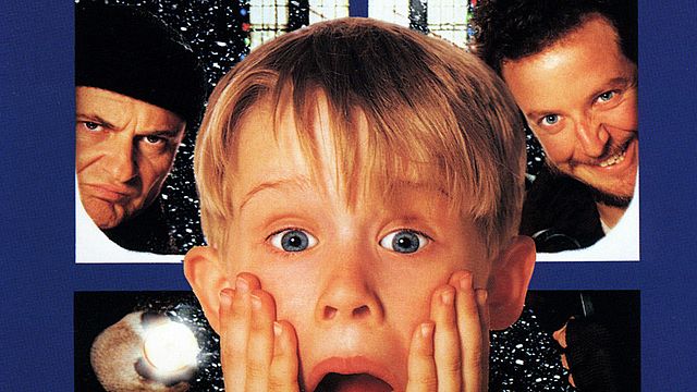 "Joyeux Noël ! Bon allez, on ouvre les cadeaux ? Tu veux pas mater un film, plutôt ?"