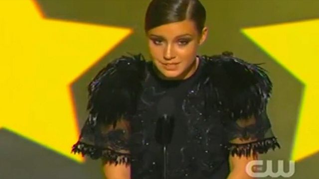 Lors de la remise de son prix aux Critics' Choice Movie Awards, l'actrice de la Vie d'Adèle a fait réference à son jeune age de manière très drôle.