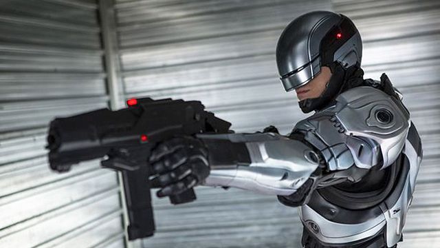 "Ouais, trop cool, les Daft Punk ! Ben non... Je crois juste que tu vas te faire coffrer..."