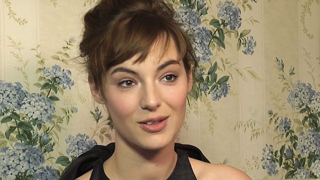 Louise Bourgoin évoque son expérience sur le tournage de "Love Punch", en compagnie d'Emma Thompson et Pierce Brosnan.